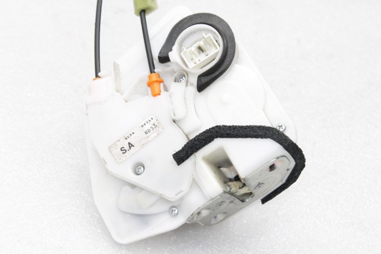 OEM Mazda CX-5 KE durvju slēdzene priekšējā labajā pusē KD53-58-310, KD5358310