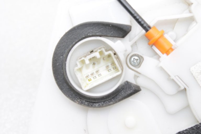 OEM Mazda CX-5 KE Durvju slēdzene priekšējā kreisā KD53-59-310, KD5359310