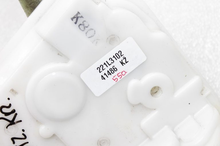 OEM Mazda CX-5 KE Aizmugurējo kreiso durvju slēdzene KD53-73-310, KD5373310