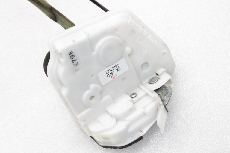 OEM Mazda CX-5 KE Aizmugurējā labās puses durvju slēdzene KD53-72-310, KD5372310