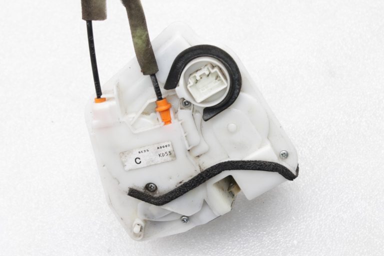 OEM Mazda CX-5 KE Aizmugurējā labās puses durvju slēdzene KD53-72-310, KD5372310