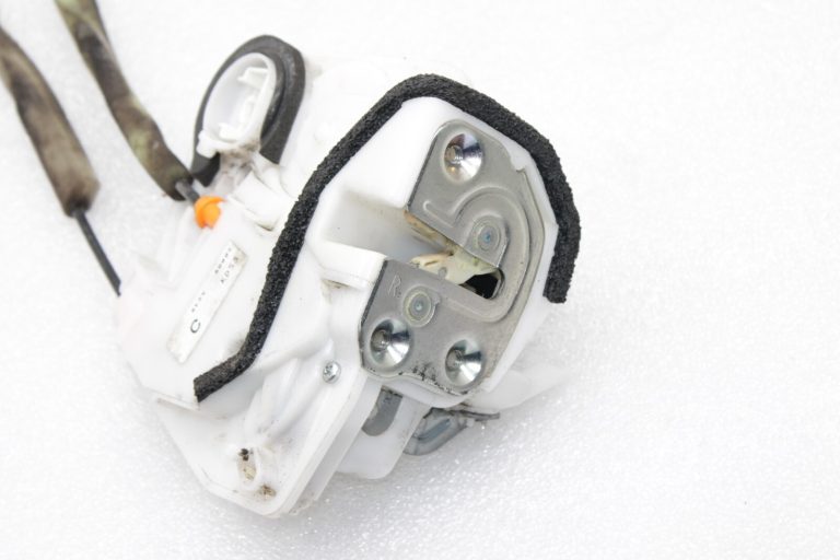OEM Mazda CX-5 KE Aizmugurējā labās puses durvju slēdzene KD53-72-310, KD5372310