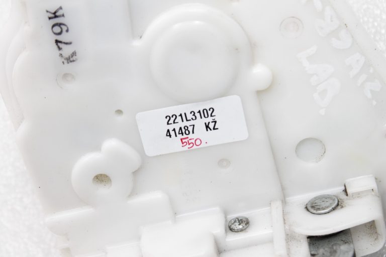 OEM Mazda CX-5 KE Aizmugurējā labās puses durvju slēdzene KD53-72-310, KD5372310