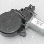 Oriģinālais Mazda CX-5 KE Logu regulatora motors aizmugurējā labajā pusē D651-58-58XB, D6515858X