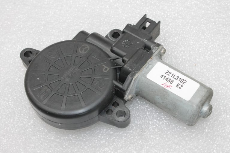 Oriģinālais Mazda CX-5 KE Logu regulatora motors aizmugurējā labajā pusē D651-58-58XB, D6515858X