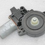 Oriģinālais Mazda CX-5 KE Logu regulatora motors aizmugurējā labajā pusē D651-58-58XB, D6515858X
