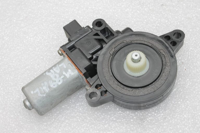 Oriģinālais Mazda CX-5 KE Logu regulatora motors aizmugurējā labajā pusē D651-58-58XB, D6515858X