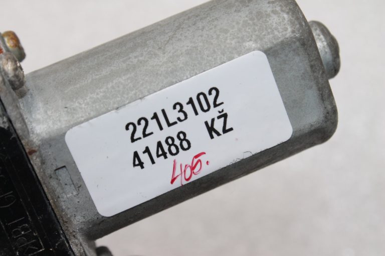Oriģinālais Mazda CX-5 KE Logu regulatora motors aizmugurējā labajā pusē D651-58-58XB, D6515858X