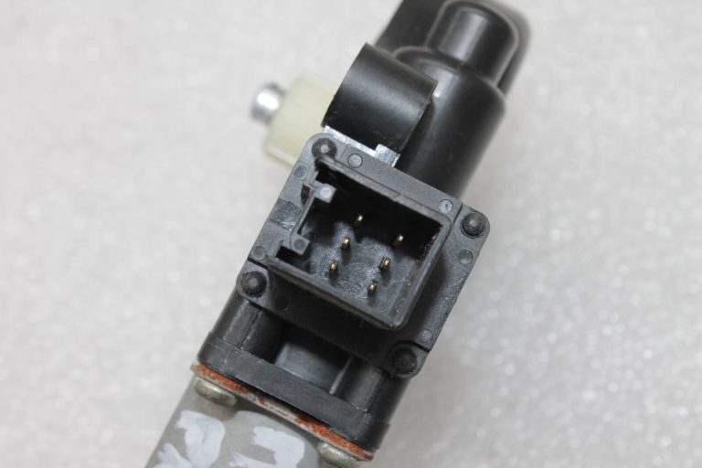 Oriģinālais Mazda CX-5 KE Logu regulatora motors priekšējais kreisais D651-59-58XB, D6515958XB