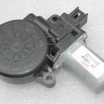 Oriģinālais Mazda CX-5 KE Logu regulatora motors priekšējais labais D651-58-58XB, D6515858XB