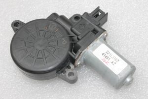 Oriģinālais Mazda CX-5 KE Logu regulatora motors priekšējais labais D651-58-58XB, D6515858XB