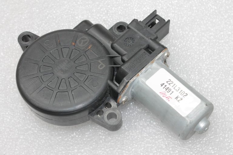 Oriģinālais Mazda CX-5 KE Logu regulatora motors priekšējais labais D651-58-58XB, D6515858XB