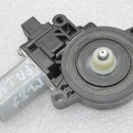 Oriģinālais Mazda CX-5 KE Logu regulatora motors priekšējais labais D651-58-58XB, D6515858XB