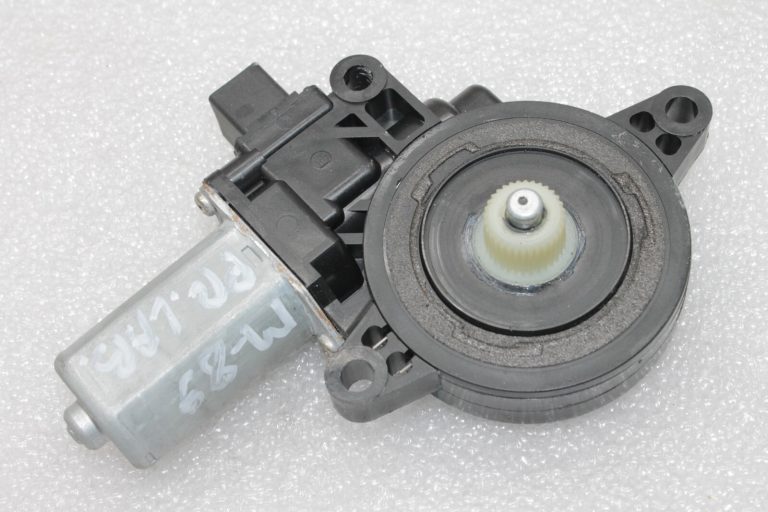 Oriģinālais Mazda CX-5 KE Logu regulatora motors priekšējais labais D651-58-58XB, D6515858XB