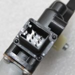 Oriģinālais Mazda CX-5 KE Logu regulatora motors priekšējais labais D651-58-58XB, D6515858XB