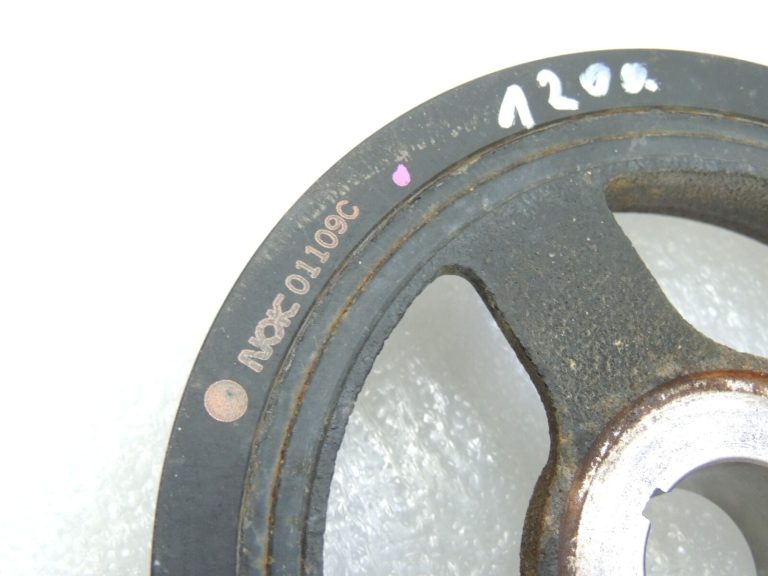Toyota Yaris IV XP210 1.5 HEV 68kW Vibrācijas amortizators 1347015150 13470-15150