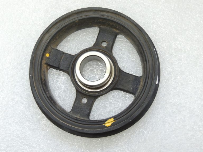 Toyota Yaris IV XP210 1.5 HEV 68kW Vibrācijas amortizators 1347015150 13470-15150