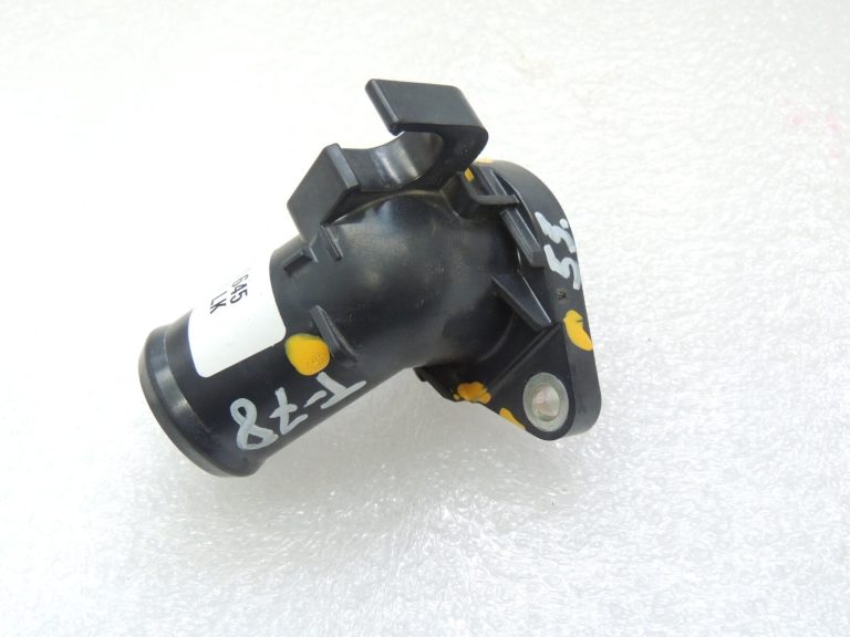 Toyota Yaris IV XP210 1.5 HEV 68kW Ūdens atloks Flansh 16304F3010 16304-F3010