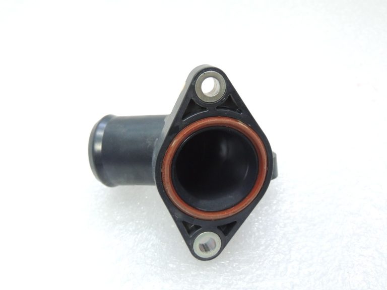Toyota Yaris IV XP210 1.5 HEV 68kW Ūdens atloks Flansh 16304F3010 16304-F3010