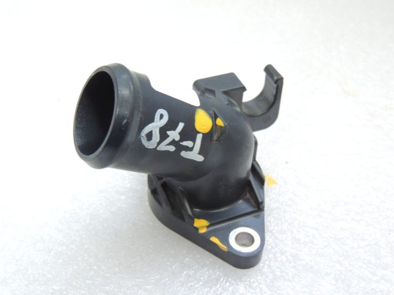Toyota Yaris IV XP210 1.5 HEV 68kW Ūdens atloks Flansh 16304F3010 16304-F3010