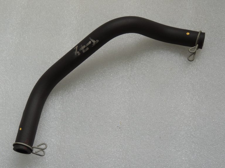 Toyota Yaris IV XP210 1.5 HEV 68kW Dzinēja ventilācijas caurule 1226215110