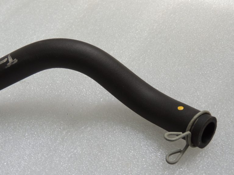Toyota Yaris IV XP210 1.5 HEV 68kW Dzinēja ventilācijas caurule 1226215110