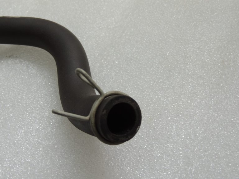 Toyota Yaris IV XP210 1.5 HEV 68kW Dzinēja ventilācijas caurule 1226215110