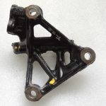 Toyota Yaris IV XP210 1.5 HEV 68kW motora stiprinājuma kronšteins labajā pusē 12315F3020