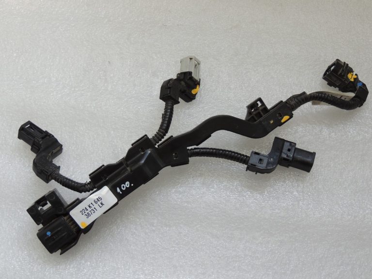 Toyota Yaris IV XP210 1.5 HEV 68kW degvielas iesmidzināšanas kolektora vadu instalācija 82125-K0030