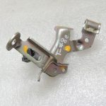 Toyota Yaris IV XP210 1.5 HEV automātiskās transmisijas troses kronšteins 33829-K0010