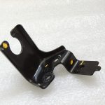 Toyota Yaris IV XP210 1.5 HEV automātiskās transmisijas troses kronšteins 33823-K0020