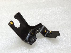Toyota Yaris IV XP210 1.5 HEV automatic transmission cable bracket 33823-K0020