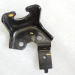 Toyota Yaris IV XP210 1.5 HEV automātiskās transmisijas troses kronšteins 33823-K0020