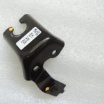 Toyota Yaris IV XP210 1.5 HEV automātiskās transmisijas troses kronšteins 33823-K0020