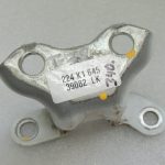 Toyota Yaris IV XP210 HEV White 089 Durvju eņģe aizmugurējā labā augšējā 687500H010v