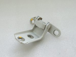 Toyota Yaris IV XP210 HEV White 089 Durvju eņģe aizmugurējā labā apakšējā 687700H010