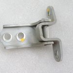 Toyota Yaris IV XP210 HEV White 089 durvju eņģe priekšējā kreisā augšējā 6872002060
