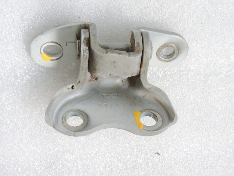 Toyota Yaris IV XP210 HEV White 089 durvju eņģes priekšējā kreisā apakšējā daļa 6874002050