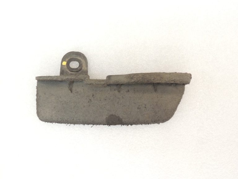 Toyota Yaris IV XP210 Aizmugurējā kreisā apakšējā dubļu atloka 65632-K0030 65632K0030
