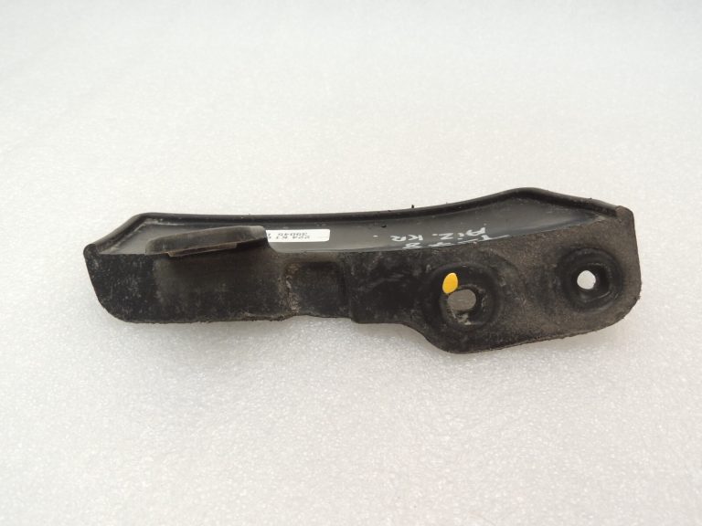 Toyota Yaris IV XP210 Aizmugurējā kreisā apakšējā dubļu atloka 65632-K0030 65632K0030