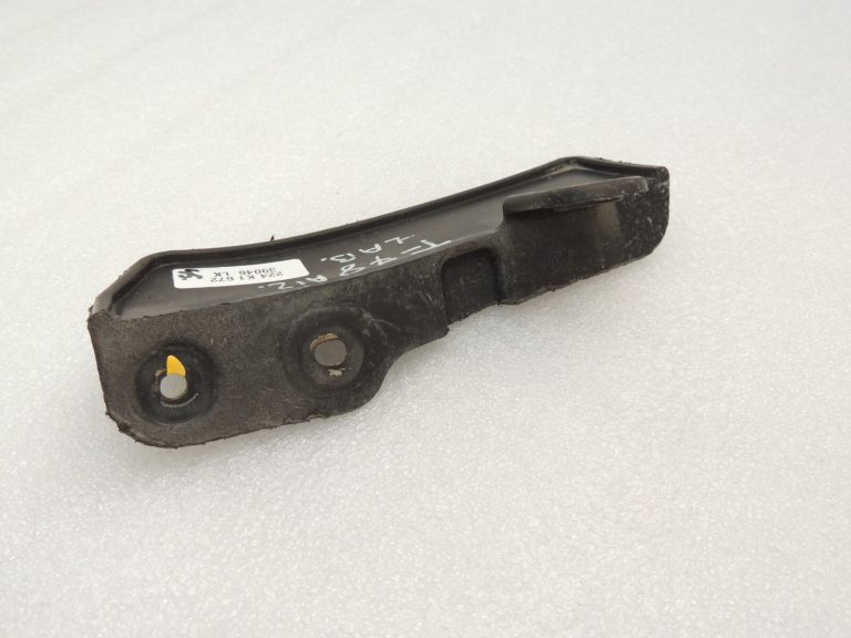 Toyota Yaris IV XP210 Aizmugurējais kreisais dubļu atloks 65631-K0030 65631K0030