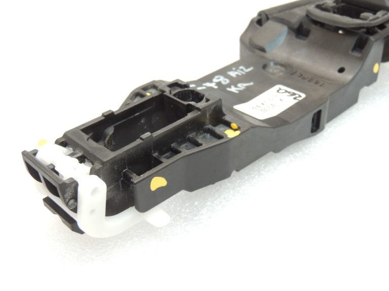 Toyota Yaris IV XP210 Aizmugures kreiso durvju roktura rāmis 69204-K0020 69204K0020