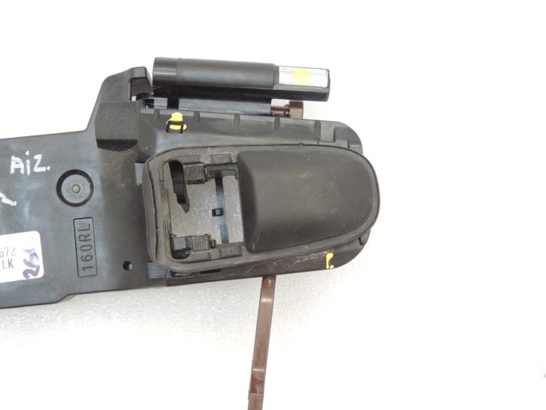 Toyota Yaris IV XP210 Aizmugures kreiso durvju roktura rāmis 69204-K0020 69204K0020