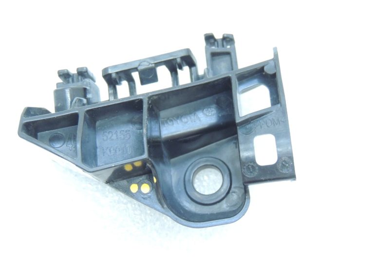 Toyota Yaris IV XP210 Aizmugurējā bampera balsta kronšteins labajā pusē 52155-K0010