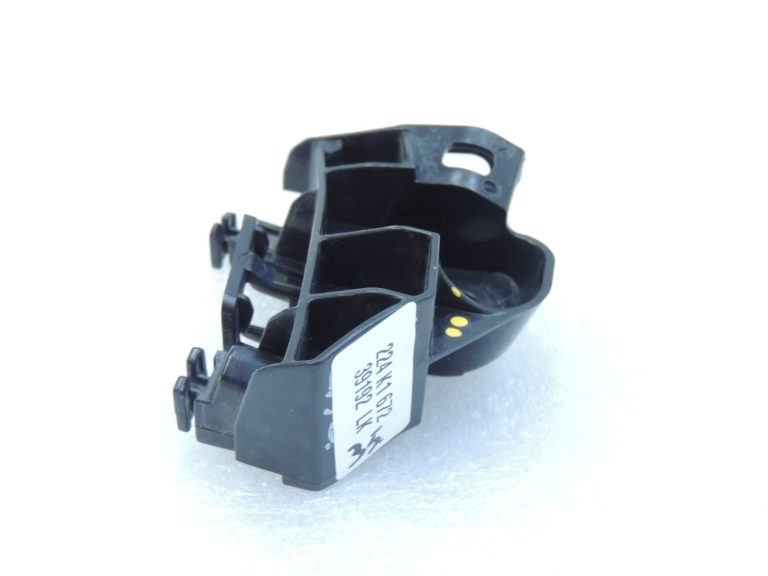 Toyota Yaris IV XP210 Aizmugurējā bampera balsta kronšteins labajā pusē 52155-K0010
