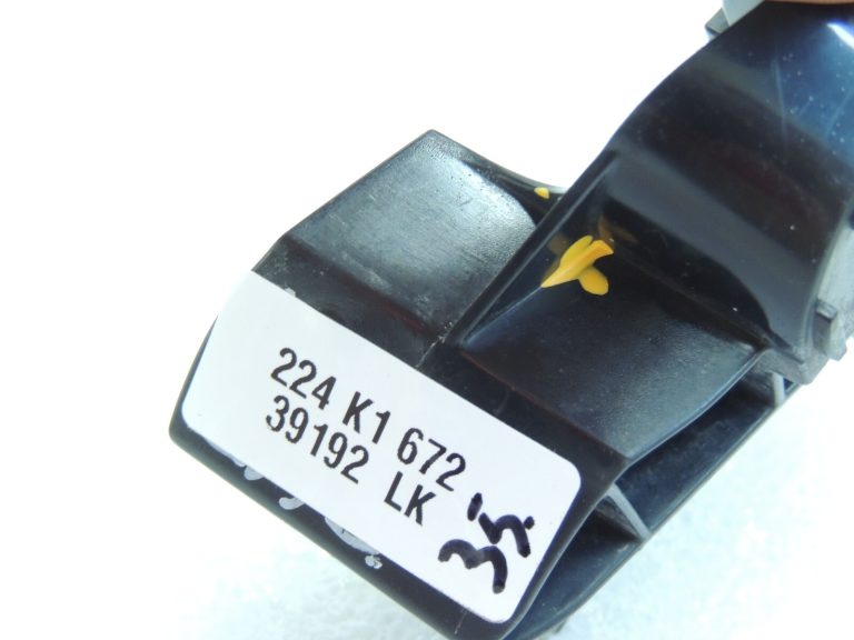 Toyota Yaris IV XP210 Aizmugurējā bampera balsta kronšteins labajā pusē 52155-K0010