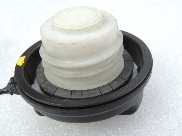 Opel Corsa D Meriva degvielas uzpildes vāciņš 13228892 808136
