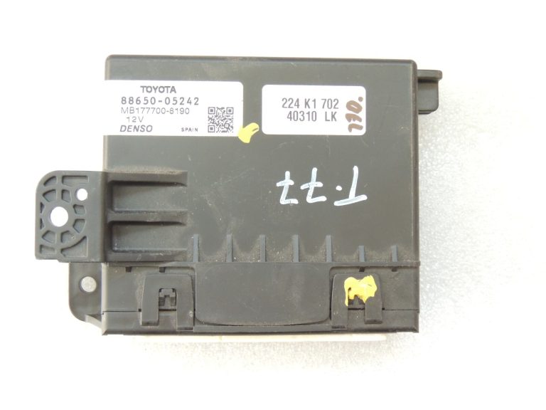 Toyota Avensis T27 Gaisa kondicionēšanas vadības bloks 88650-05242 AC vadības bloks