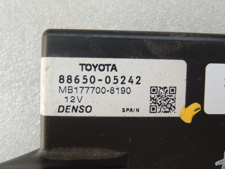Toyota Avensis T27 Gaisa kondicionēšanas vadības bloks 88650-05242 AC vadības bloks