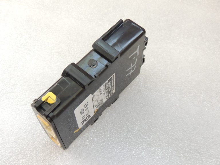 Toyota Avensis T27 vadības bloks Power Management Control 89690-05110